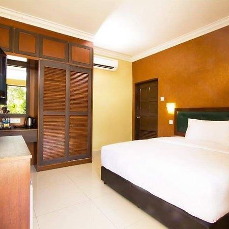 New Kesuma Villa Exclusive Stay Parit Raja Ngoại thất bức ảnh